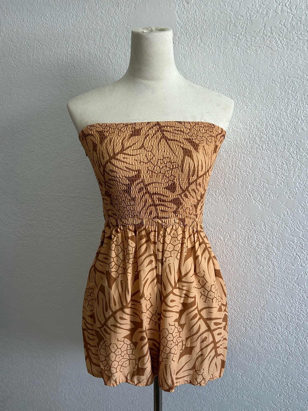 Lexbreezy Hawai’i Tan Orange Ulu Fruit Print Smocked Open Strappy Back Romper